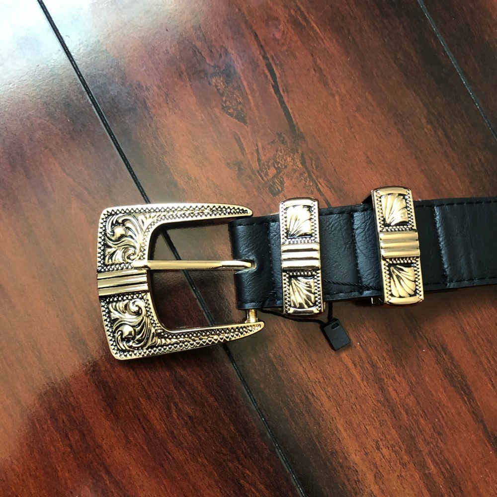 Black belt with gold details